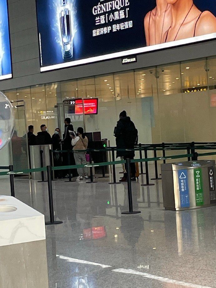 现在尤文图斯正在与国米竞争意甲冠军，但国米更受青睐，因为他们拥有能保持进球的前锋，而尤文图斯没有。